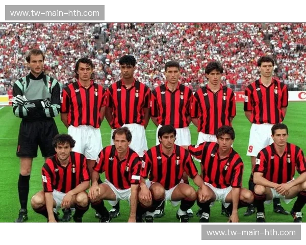 巅峰对决，红色风暴来袭：拜仁慕尼黑vsAC米兰，一场不容错过的绿茵盛宴！